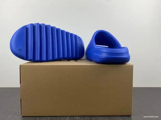ID4133 Slide Adidas Azure Yeezy 0508